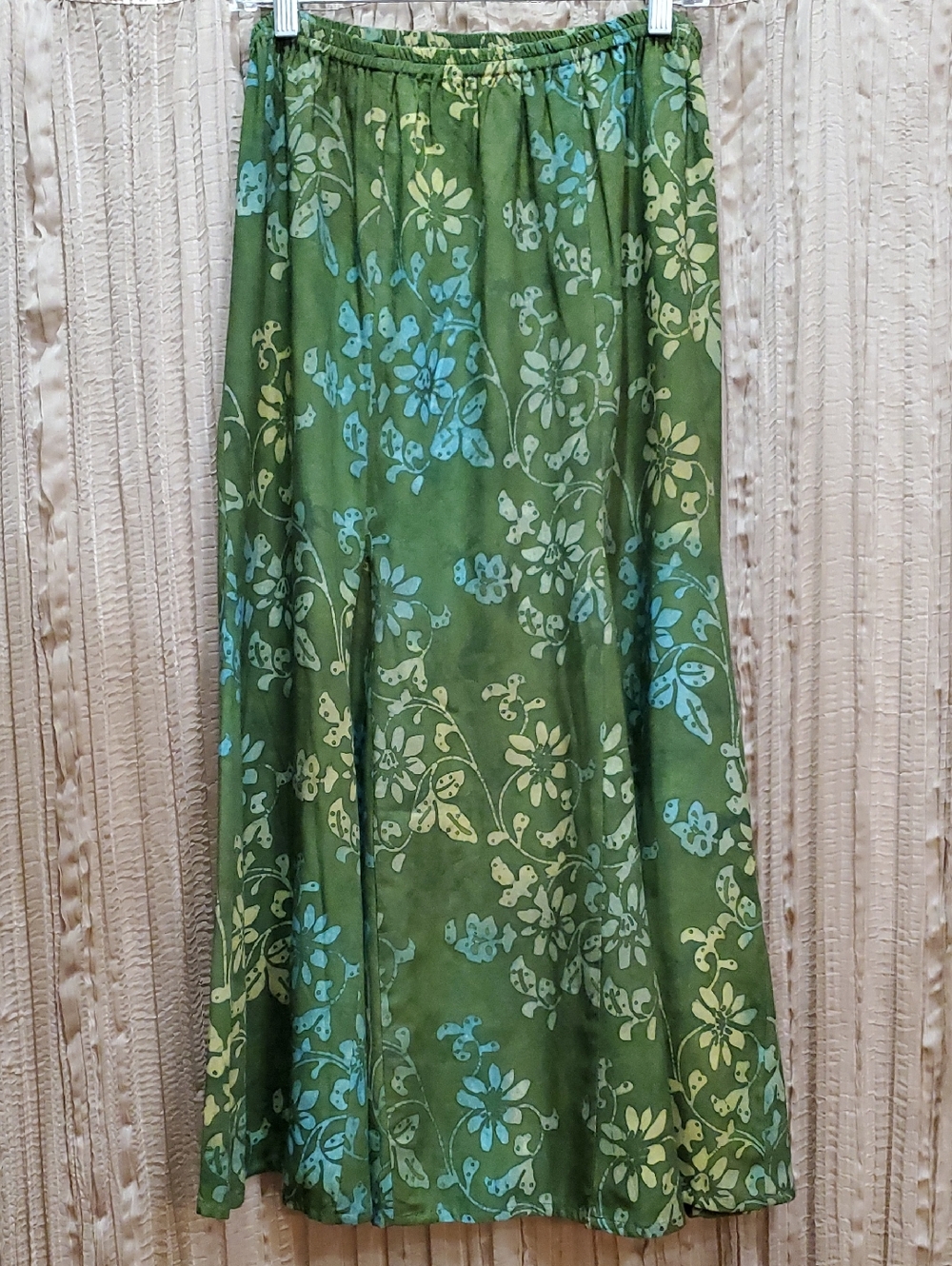NWOT Nomadic Traders Green Blue Floral Flowy Midi Skirt Size Medium